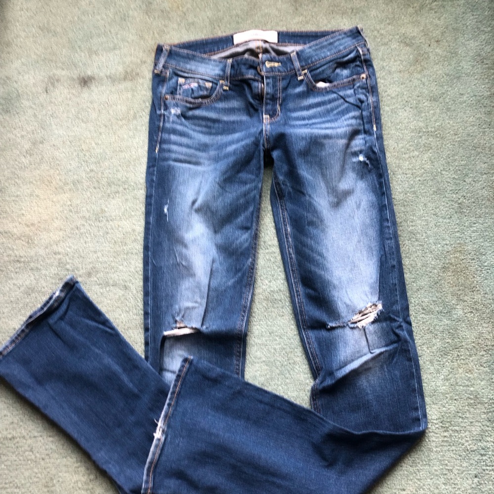 Hollister flare jeans w holes in the knees. Size 5L
